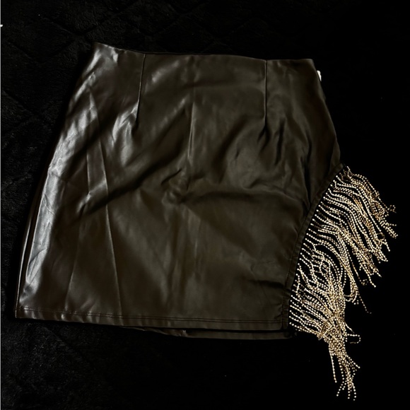 High-rise and side slit a rhinestones fringe and a mini length hem - Picture 1 of 3